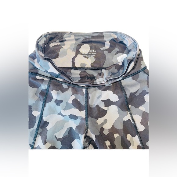 ATHLETA LIGHTNING CAMO 7/8 TIGHT GYM CAPRIS EXTRA SMALL - Picture 3 of 5
